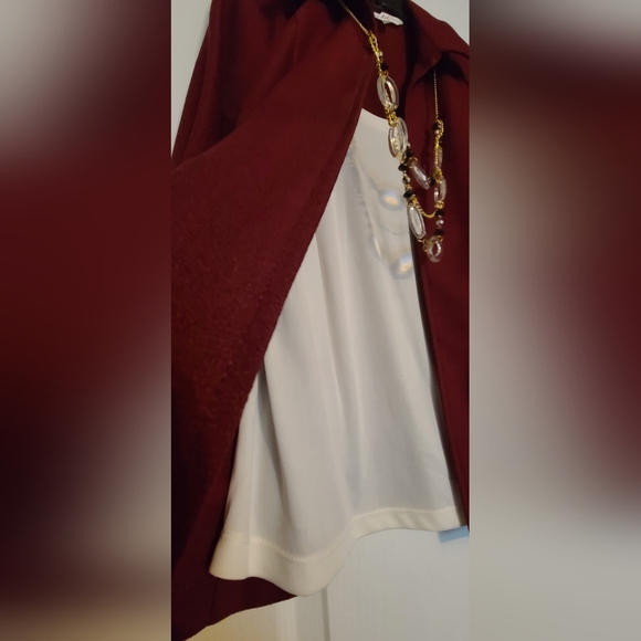 Blazer with built in tshirt and necklace. - Picture 6 of 7